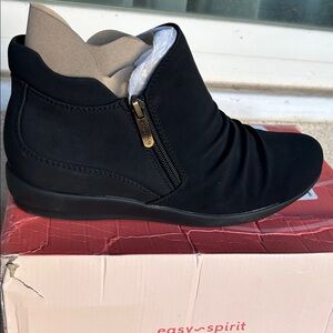 Easy-Spirit Women’s Black Suede Ankle Boots with zipper